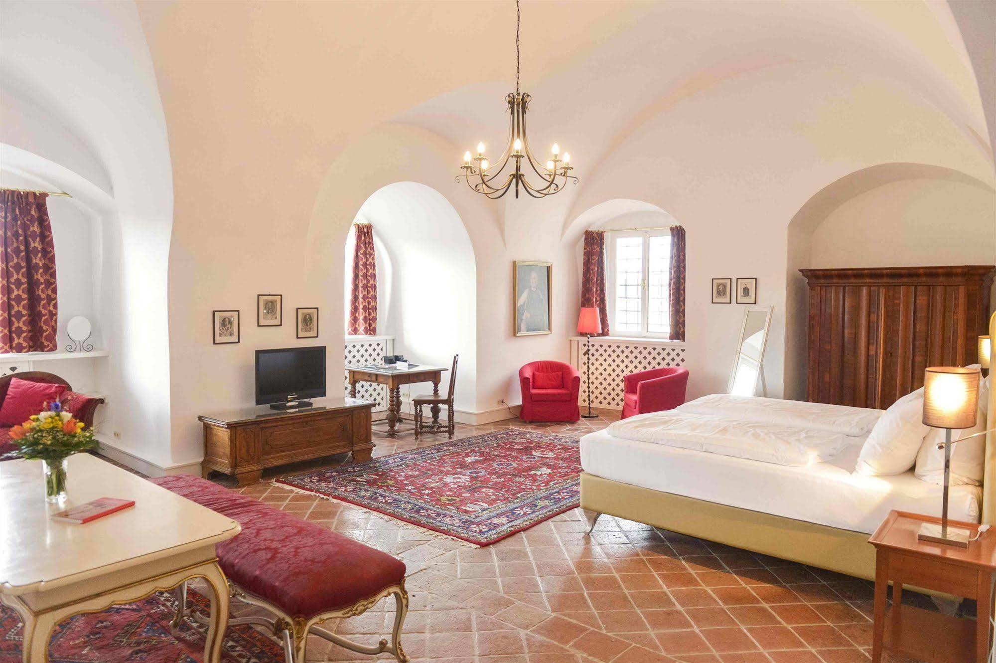 Schlosshotel Майльберг Экстерьер фото
